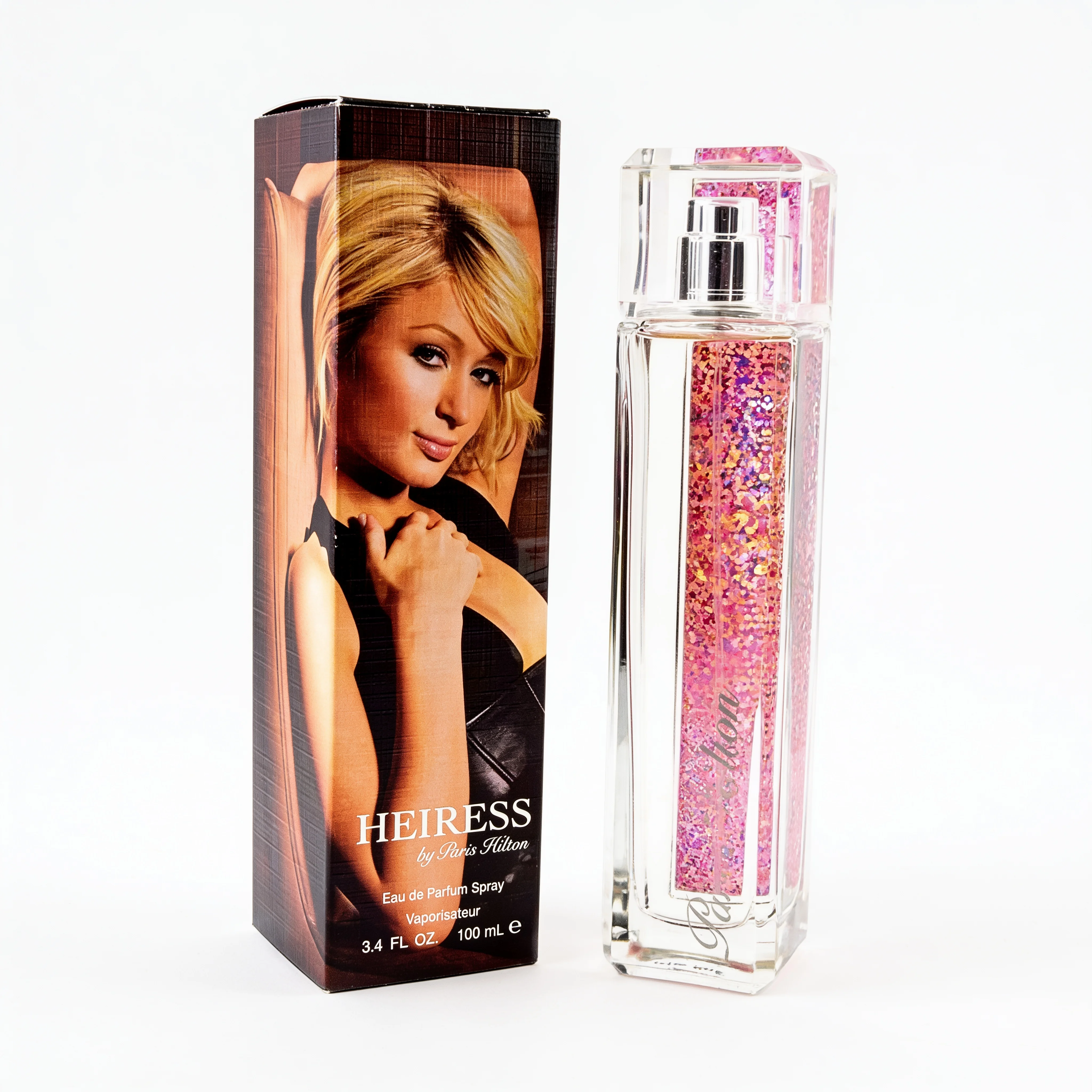 Heires Paris Hilton con caja